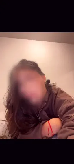 Agnes, 24