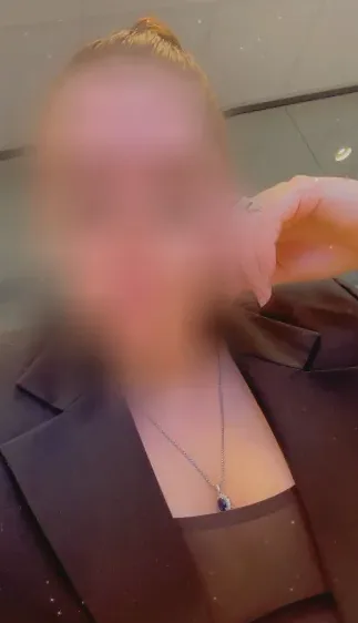 Amela, 32