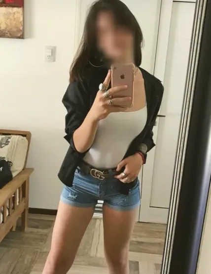 Camilla, 29