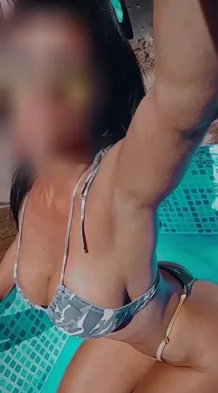 Cecilia, 32