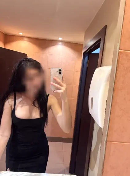 Charlotte, 18