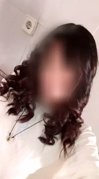 Ella, 18