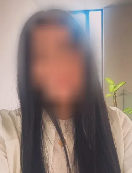 Eva, 37