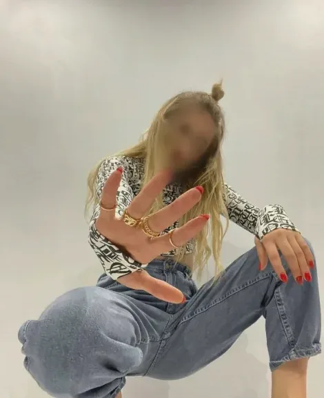 Ivana, 35