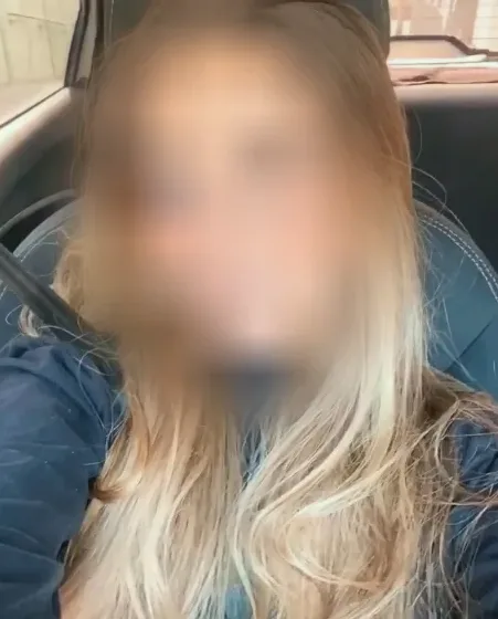 Karin, 27