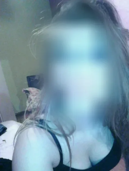 Nathalie, 25